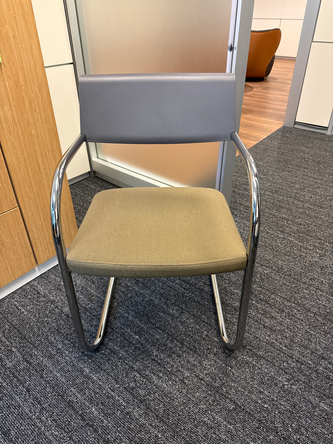 Knoll Sled Base Stacking Guest Chair