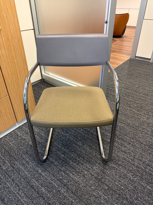 Knoll Sled Base Stacking Guest Chair