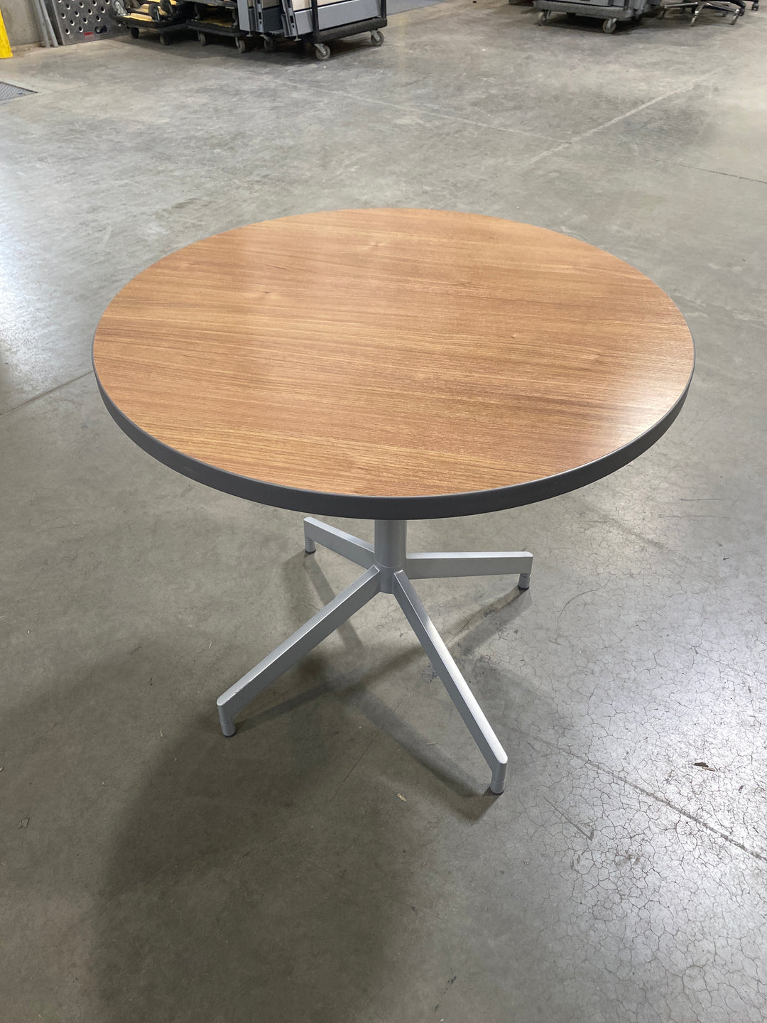 32” Round Table