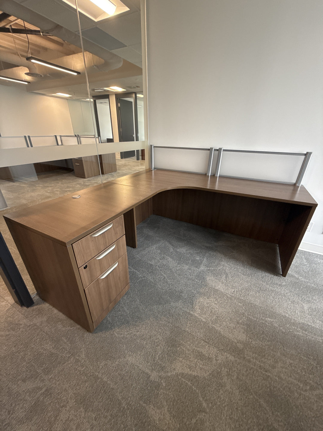 L-Shape Desk w/BBF Ped and Privacy Screen
