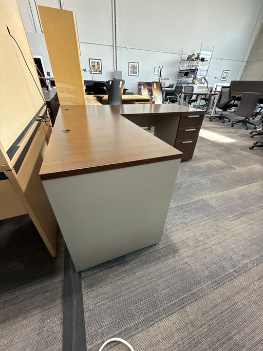 Teknion L-Shape Desk w/BBF Ped, Open Shelf