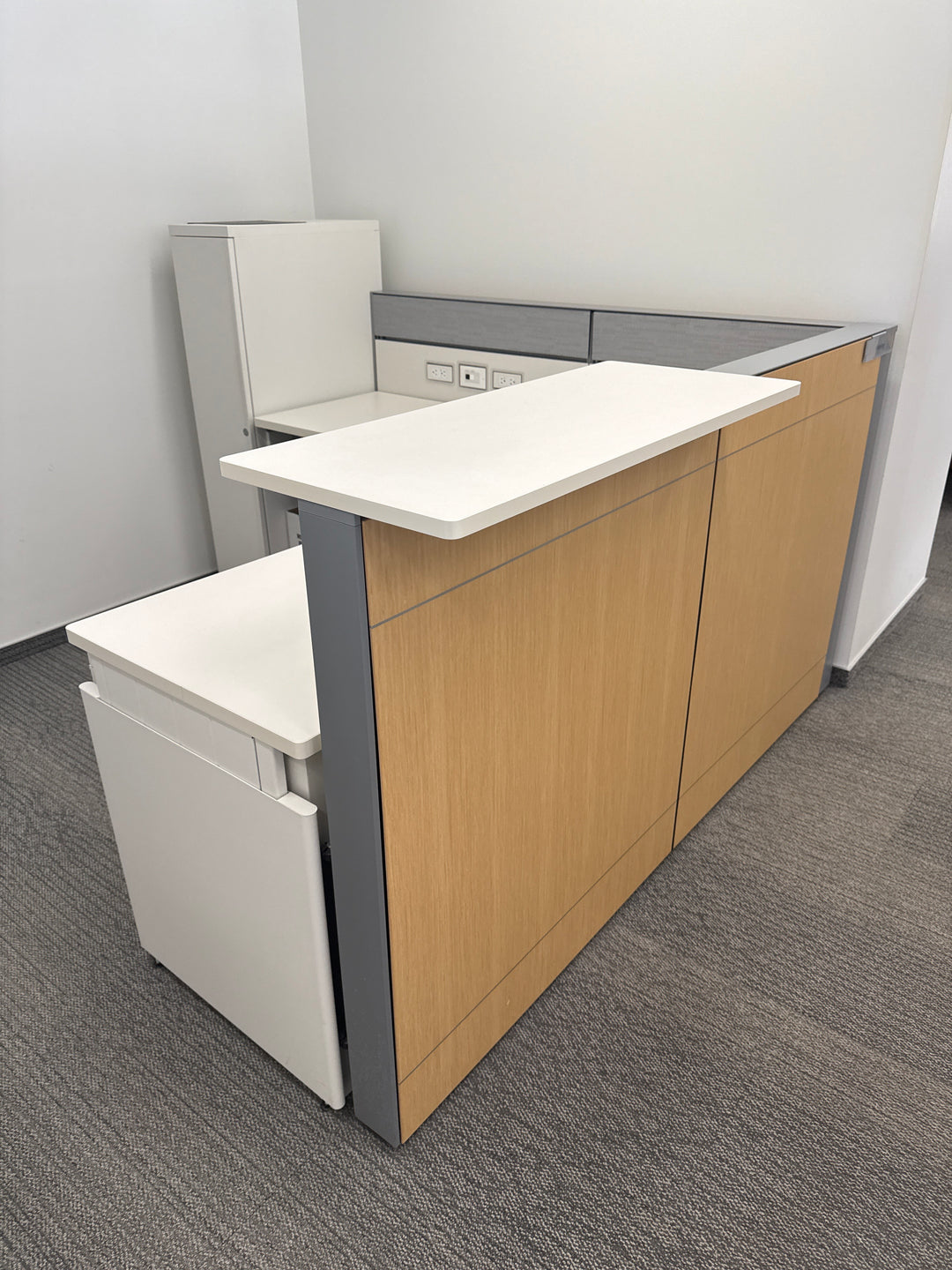 L-Shape Reception Desk w/Wardrobe and BBF Ped