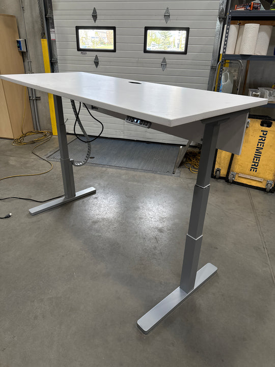 6' Teknion Electronic Sit Stand Desk w/Modesty