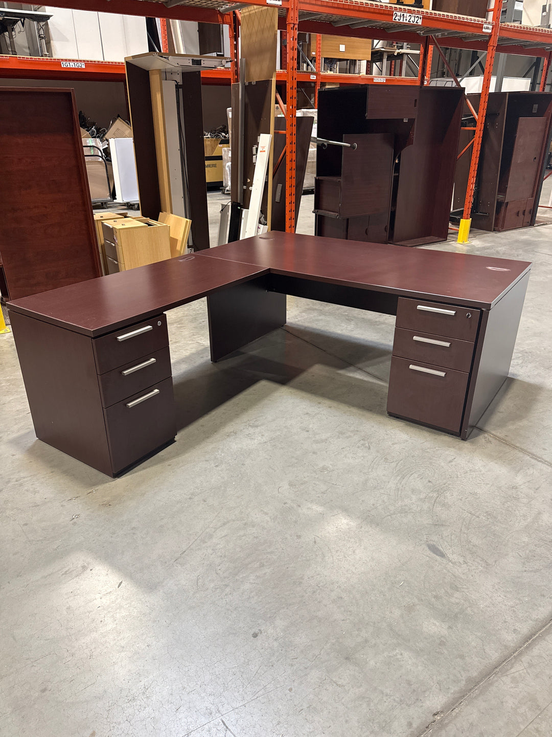 L-Shape Desk w/2 BBF Peds
