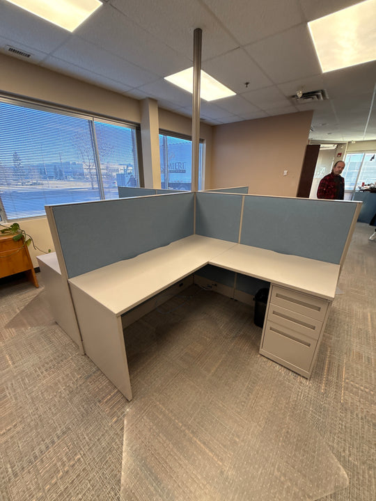 5' x 5' Boulevard 4-Pod L-Shape Workstation w/BBF Peds