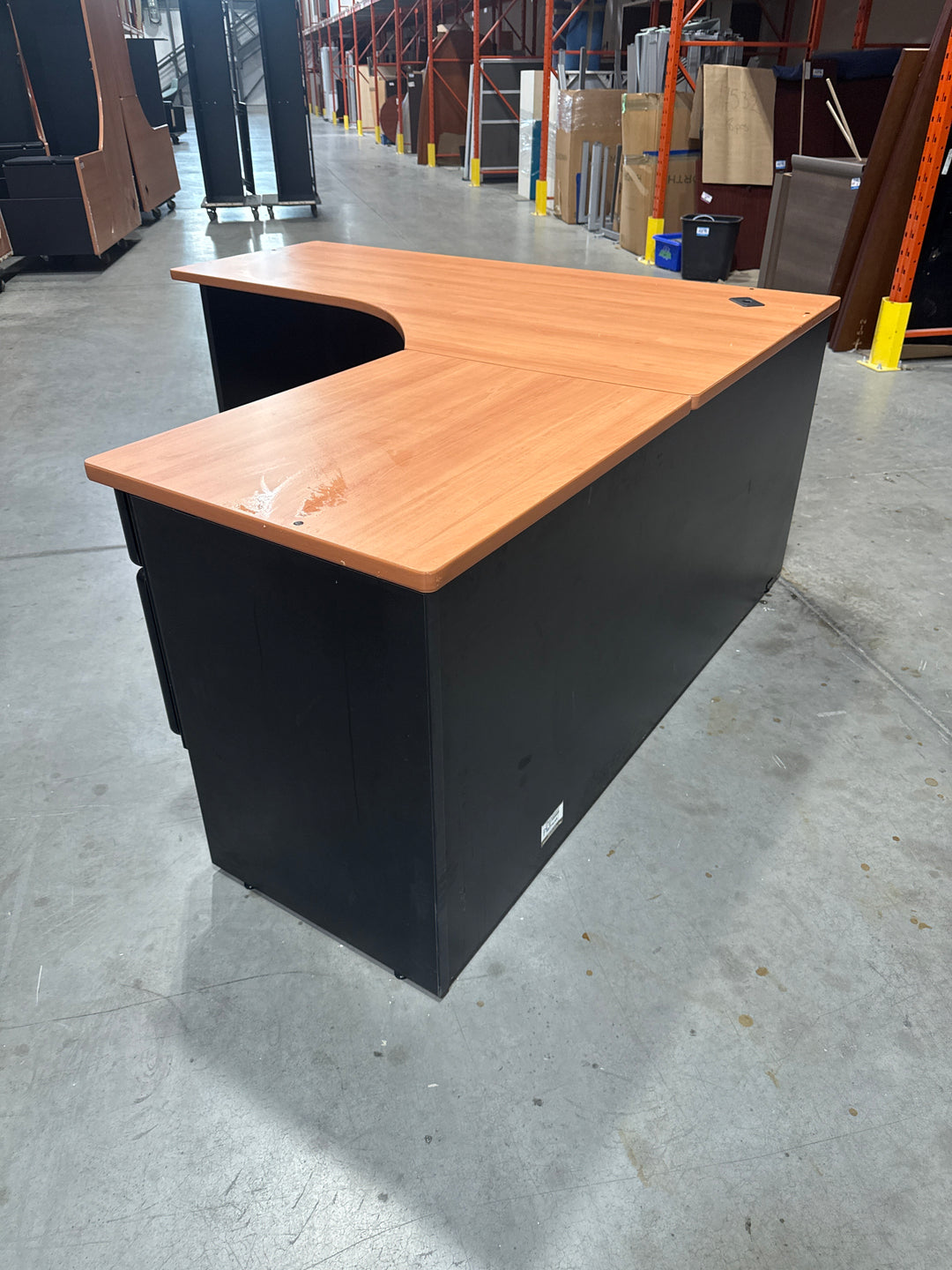 L-Shape Desk w/BF Ped