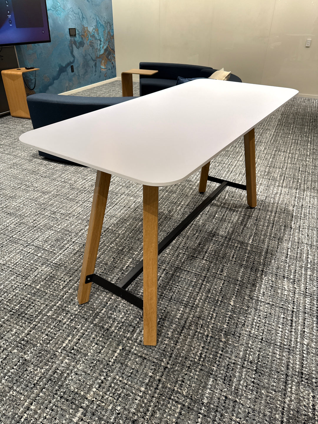 5.5’ Knoll Counterheight Table