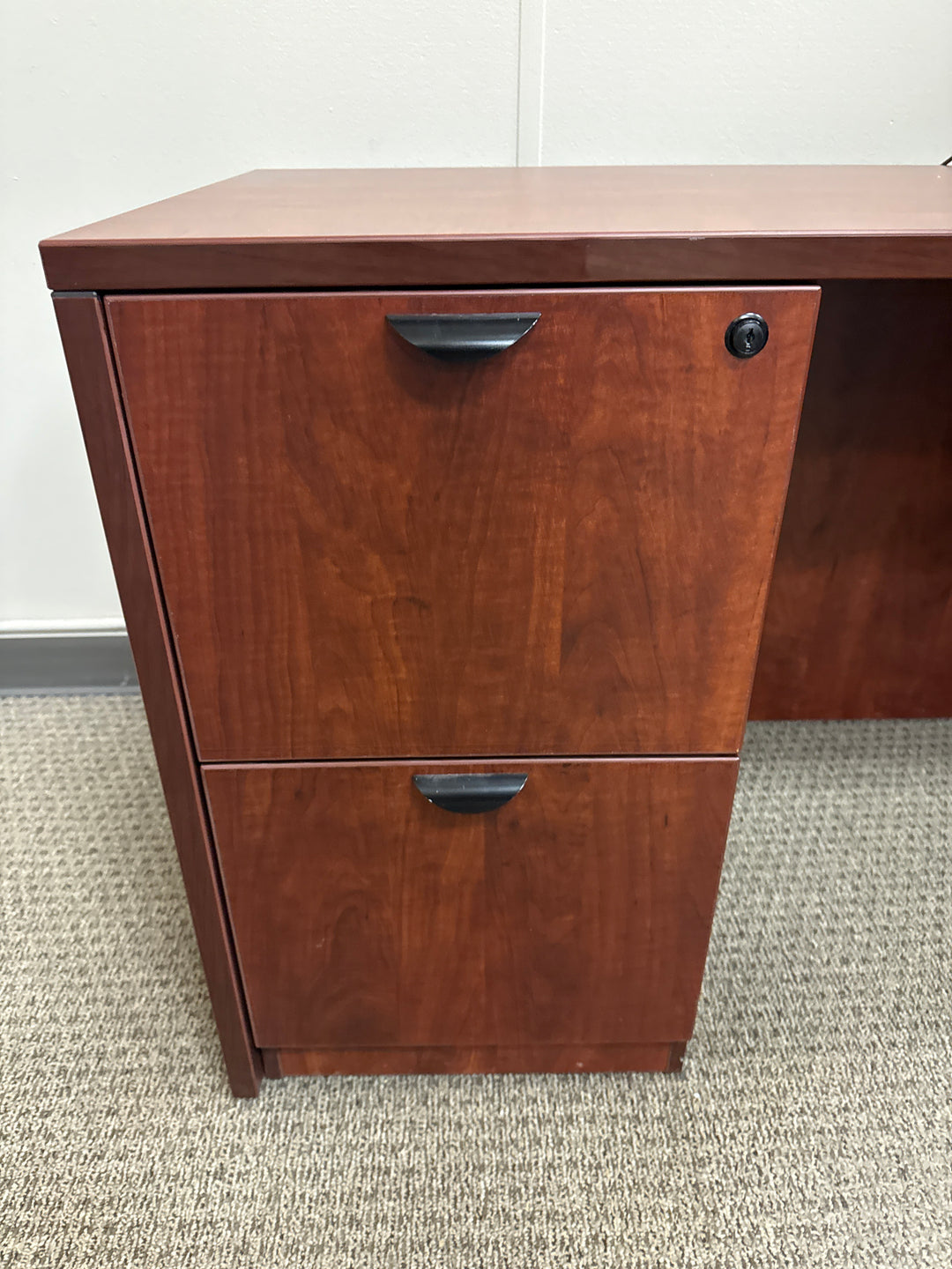 L-Shape Desk w/Hutch, BBF, FF Peds