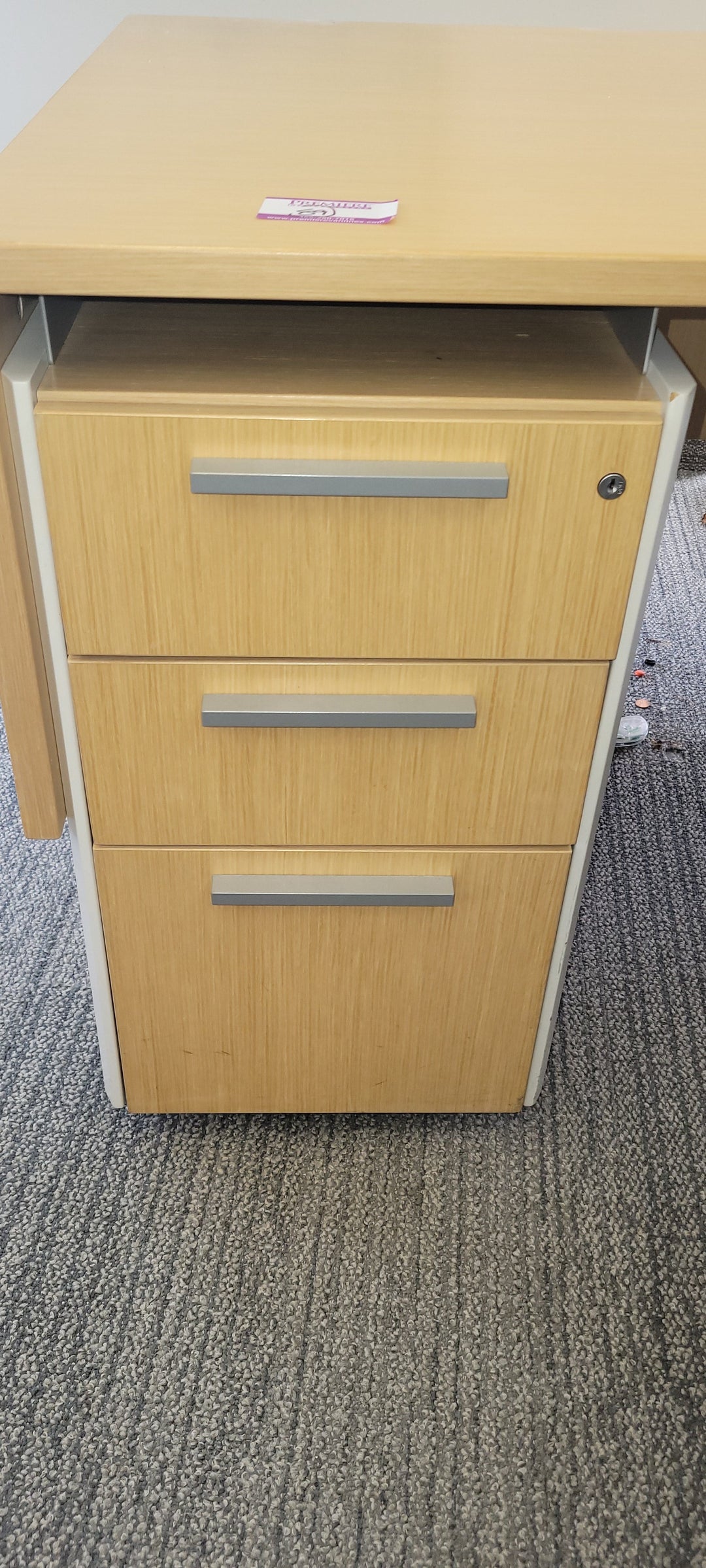 Teknion L-Shape Desk w/Hutch, Surface Power and BBF Ped