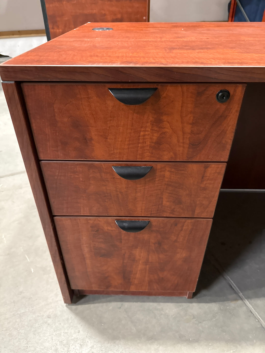 L-Shape Desk w/Hutch, BBF Ped