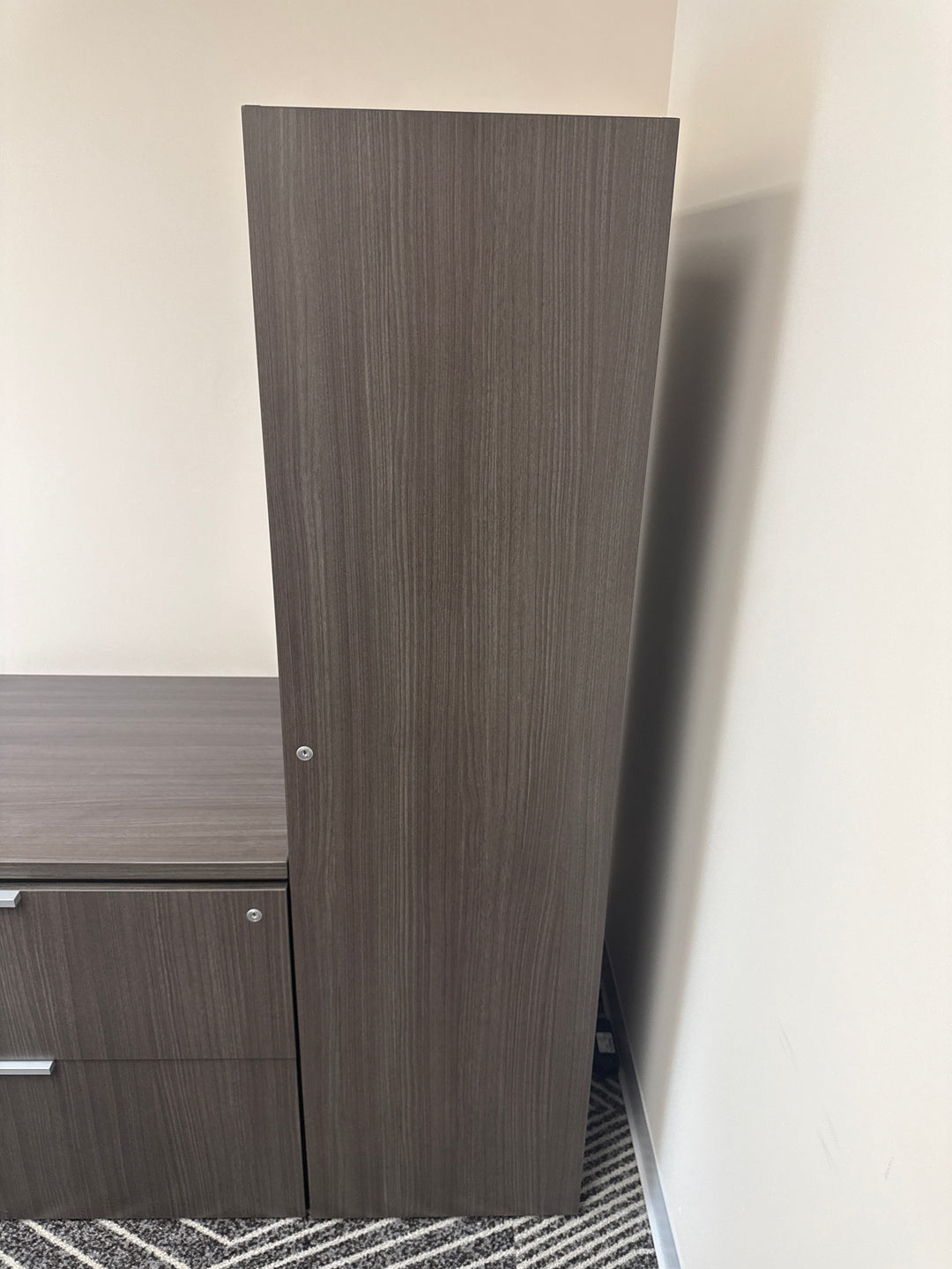 U-Shape Desk w/BBF, Lateral, Wardrobe