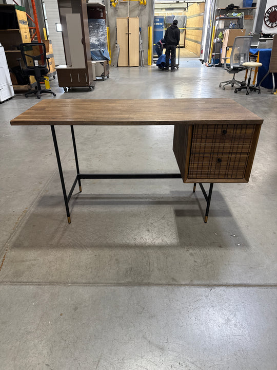 4.5’ Straight Desk w/Ped