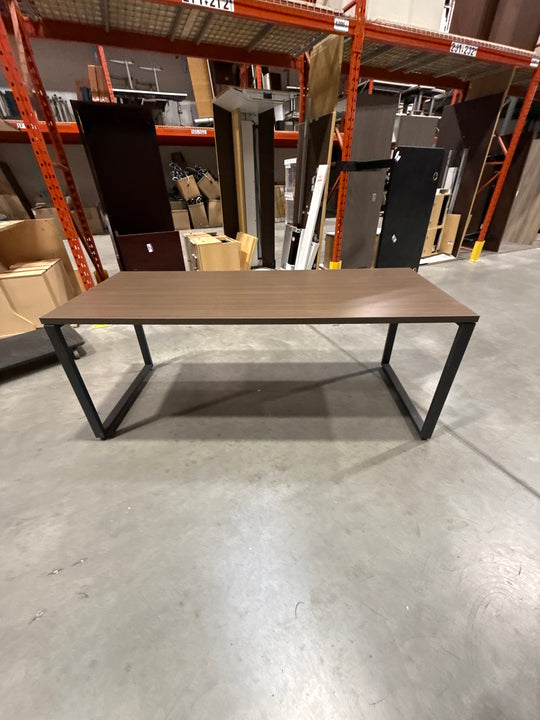 6' Straight Desk w/Modesty