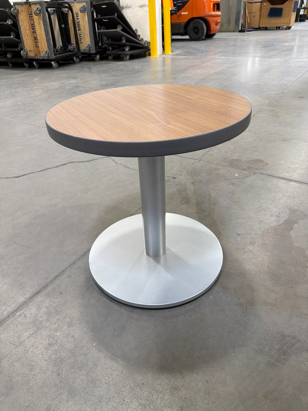 20” Round End Table