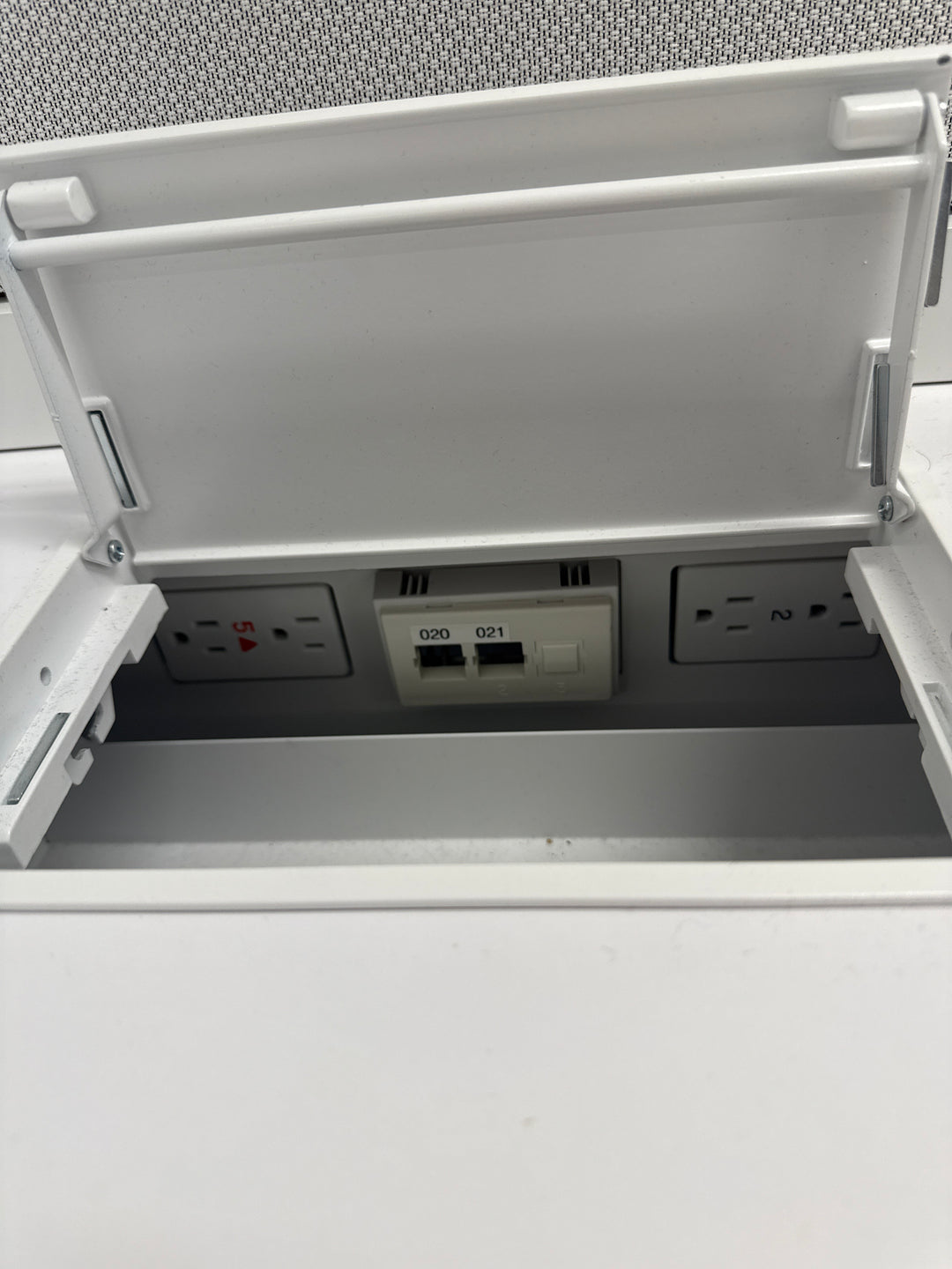 6' x 6' L-Shape Workstation w/BBF Ped, Wardrobe