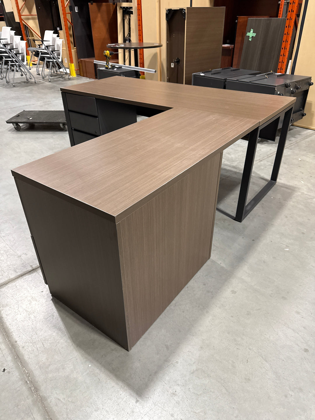 L-Shape Desk w/BBF Ped and 2-High Lat