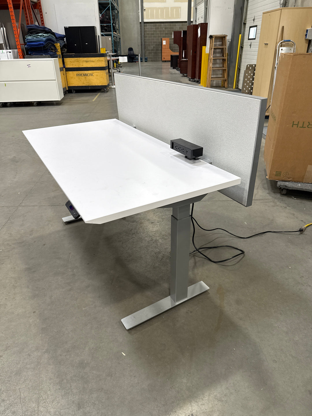 5’ Electronic Sit Stand Desk w/Privacy Panel and Electrical