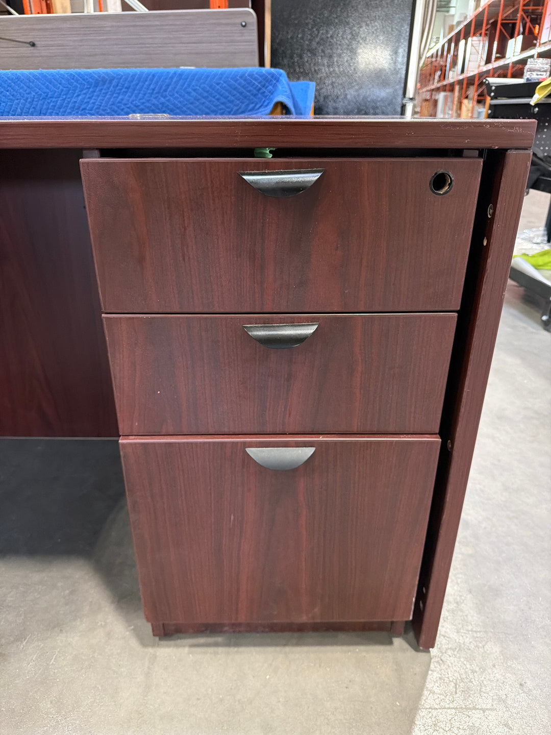 L-Shape Desk w/2 BBF Peds