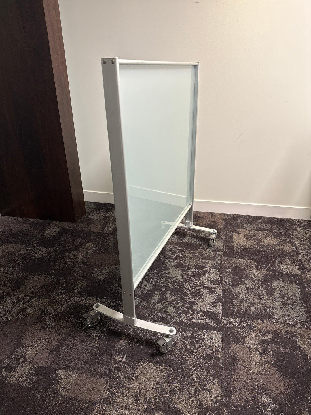 Mobile Glass Divider