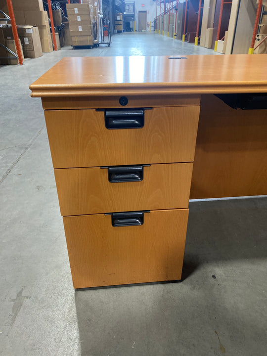 6’ Straight Desk w/ BBF Ped