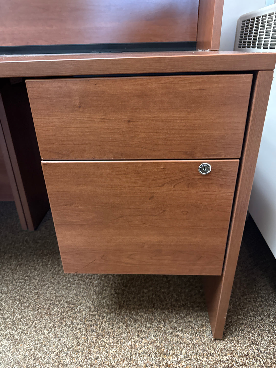 L-Shape Desk w/Hutch and 2 BF Peds