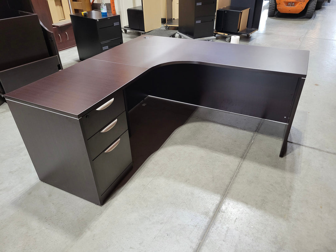 L-Shape Desk w/BBF Ped
