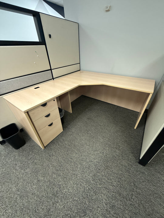 L-Shape Desk w/BBF Ped
