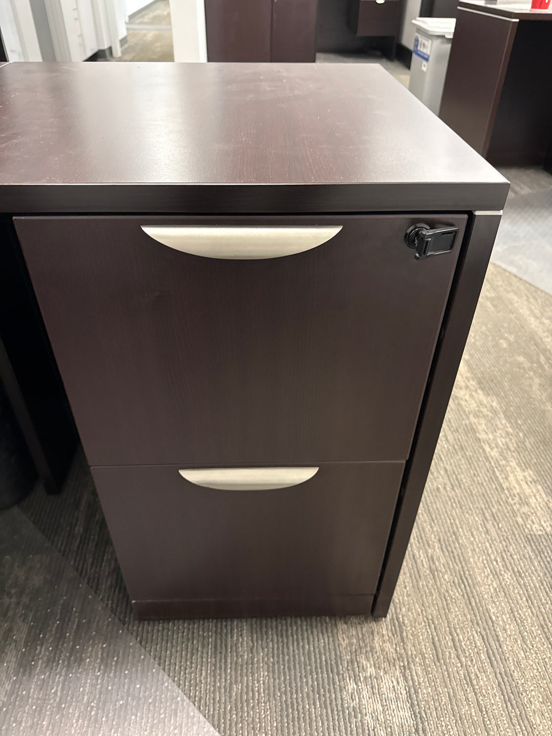 L-Shape Desk w/BBF, FF Peds