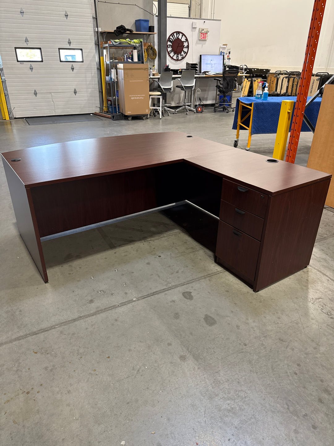 Bow Front L-Shape Desk w/BBF Ped