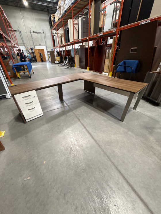 L-Shape Desk w/BBF Ped
