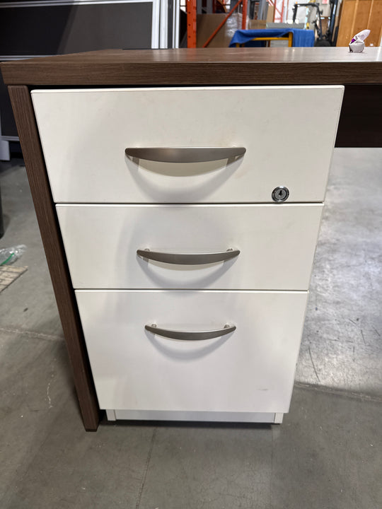 L-Shape Desk w/BBF Ped