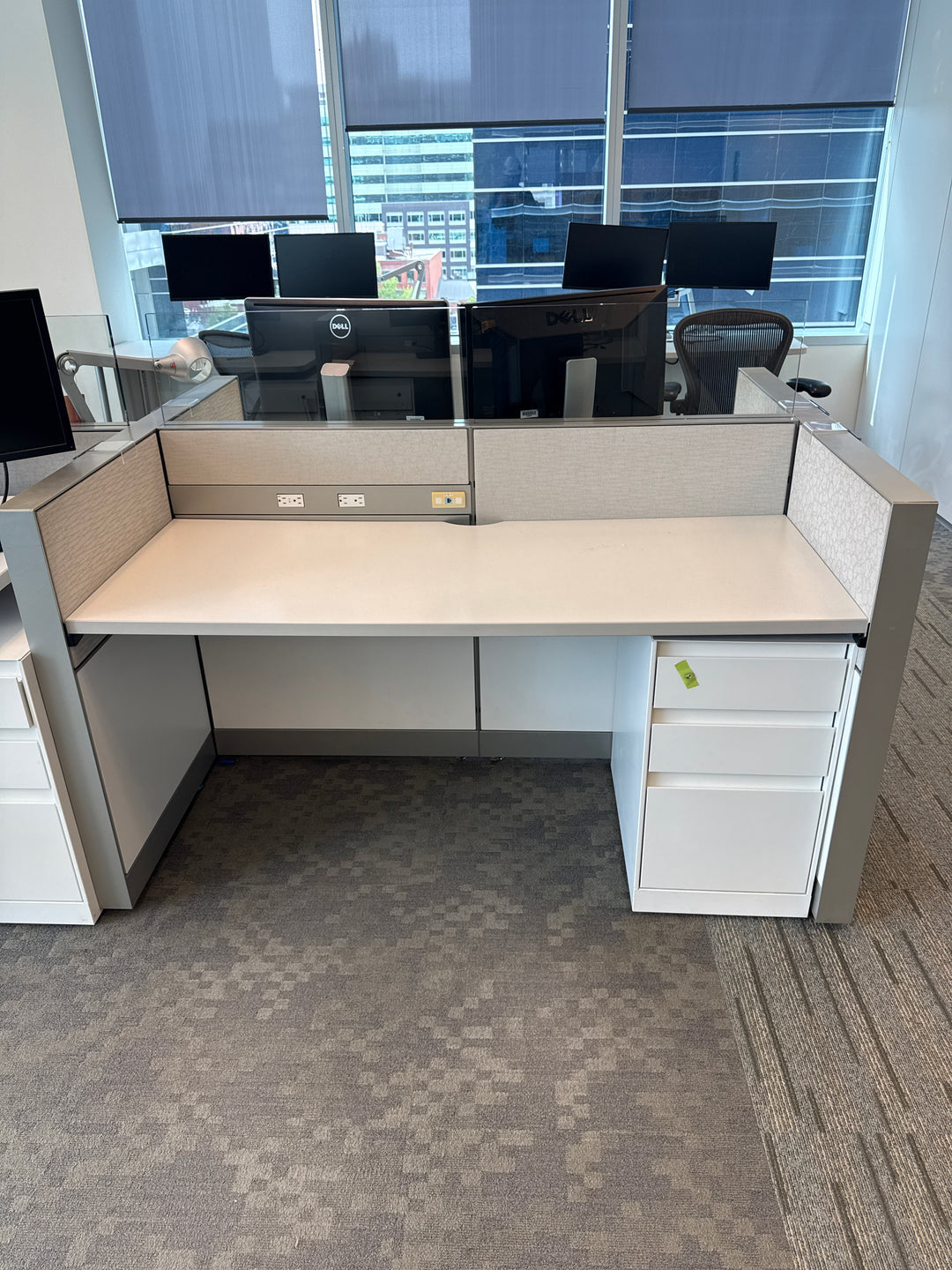 Steelcase 5’  6-Pod Touchdown Station