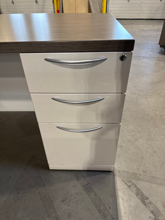 U-Shape Desk w/2-High Lat and BBF Ped
