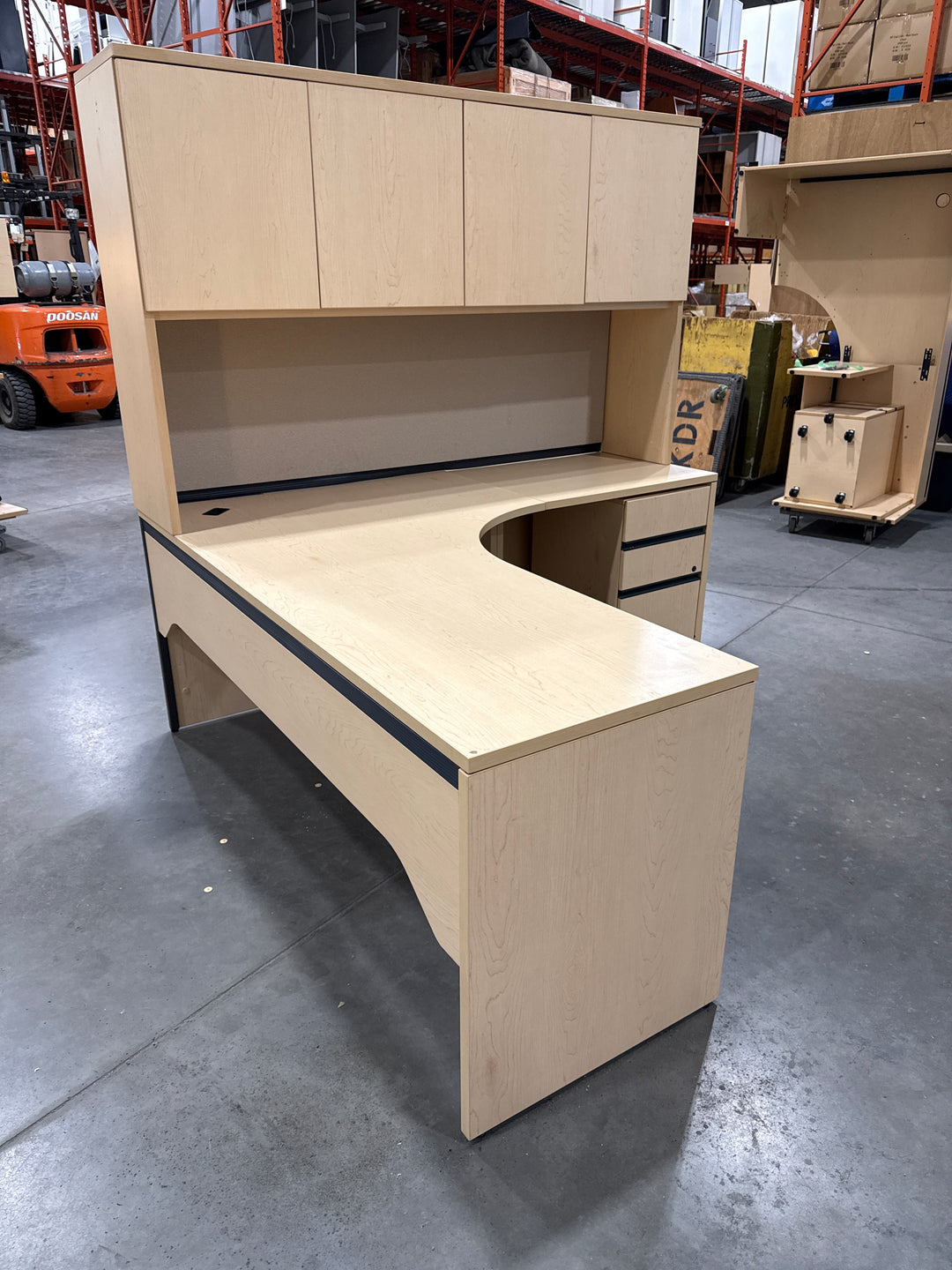 L-Shape Desk w/Hutch and BBF Ped