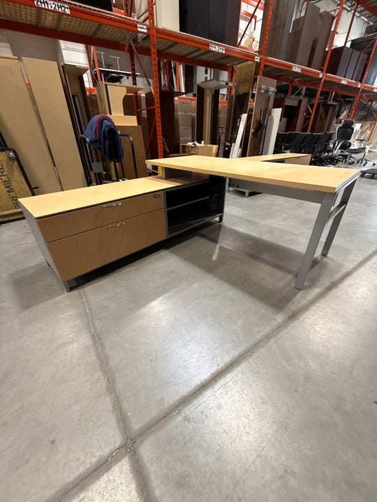 L-Shape Desk w/Lower Credenza