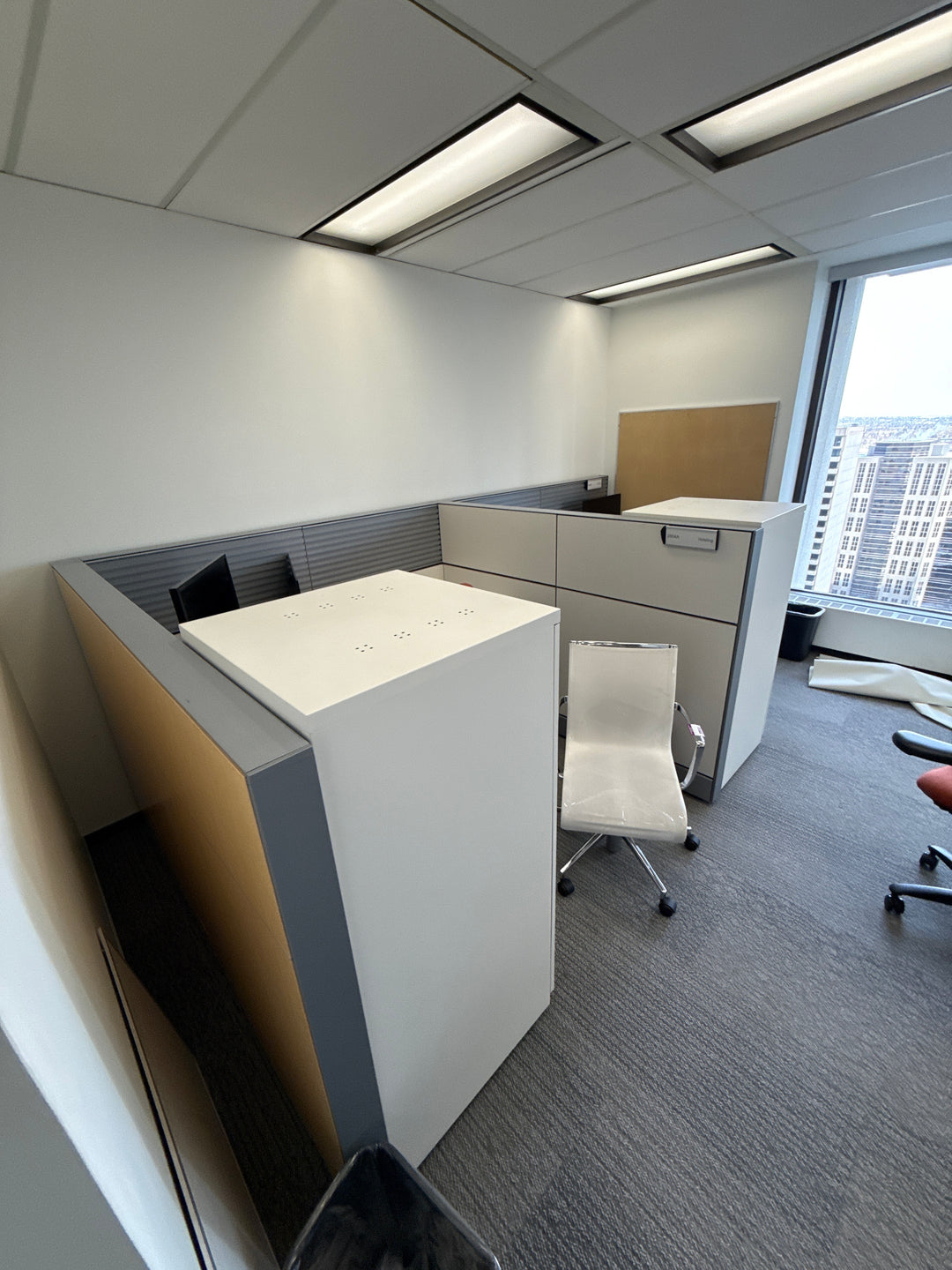 Teknion 6' x 6' L-Shape Workstation w/Storage Tower