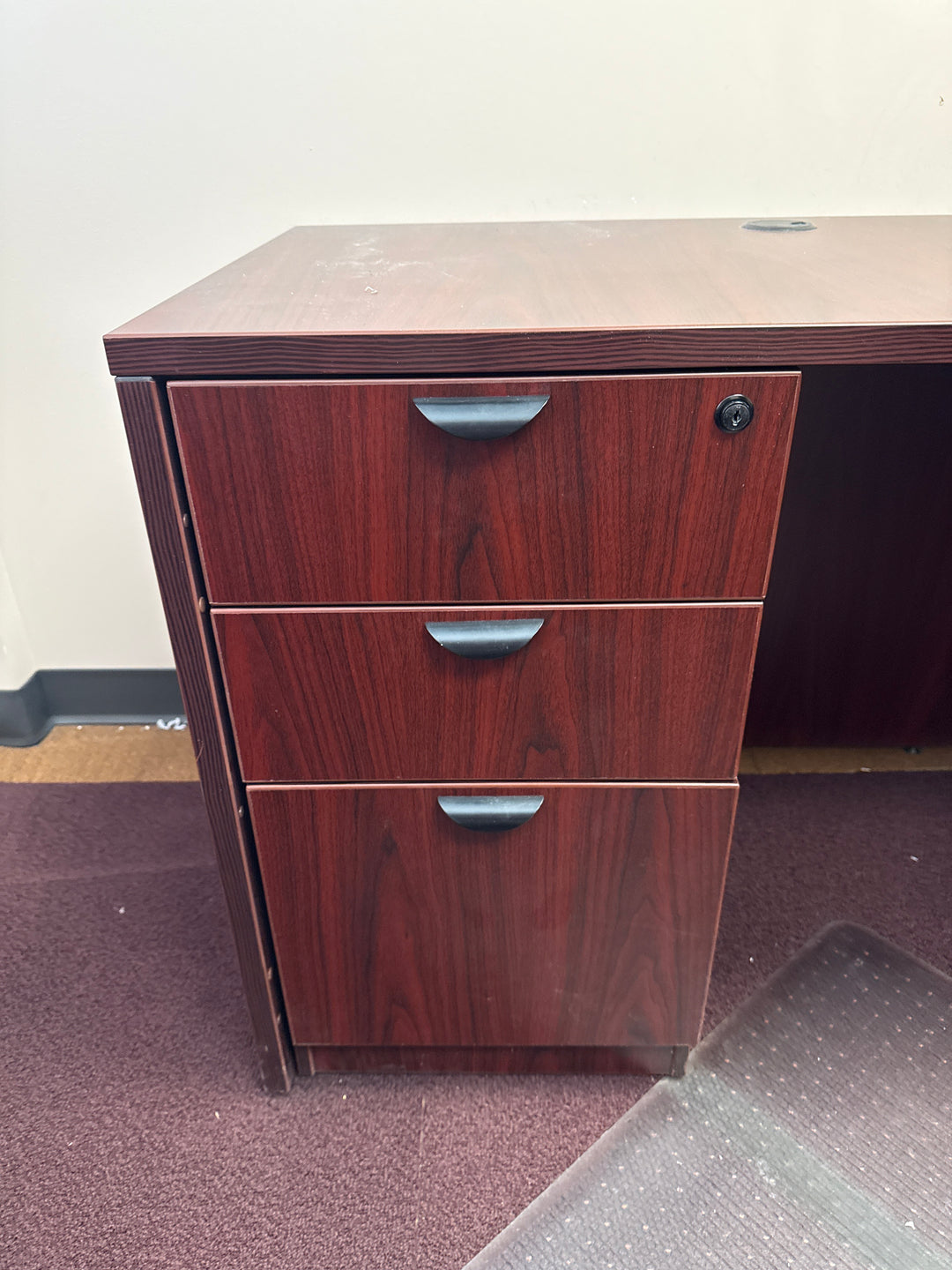 Bullet L-Shape Desk w/BBF Ped