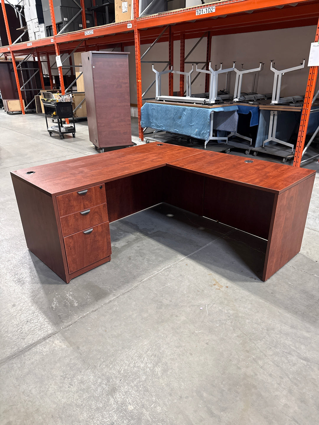 L-Shape Desk w/BBF Ped