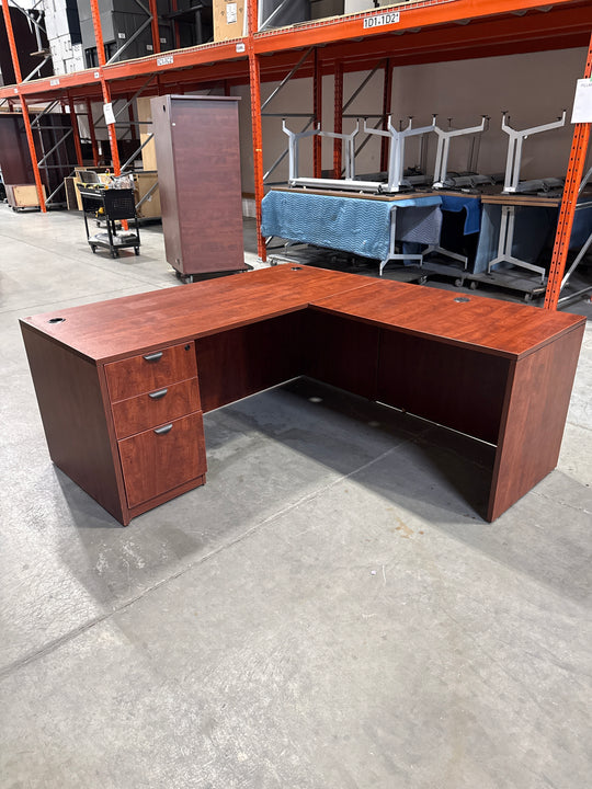 L-Shape Desk w/BBF Ped