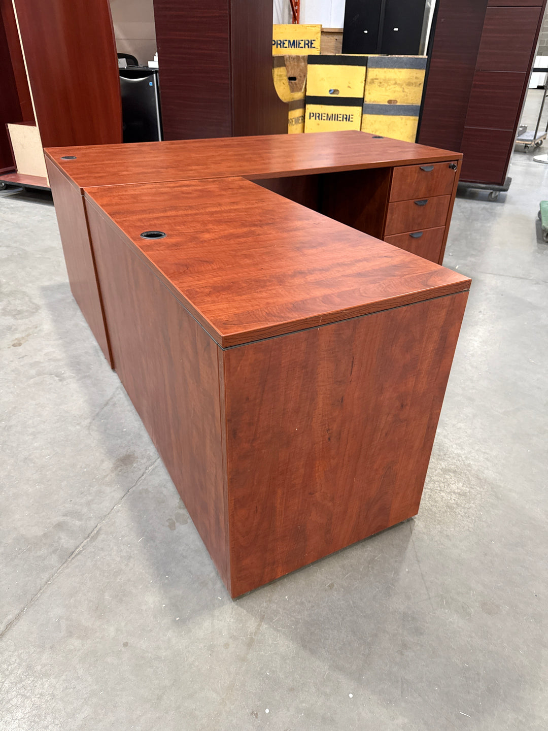 L-Shape Desk w/BBF, FF Ped