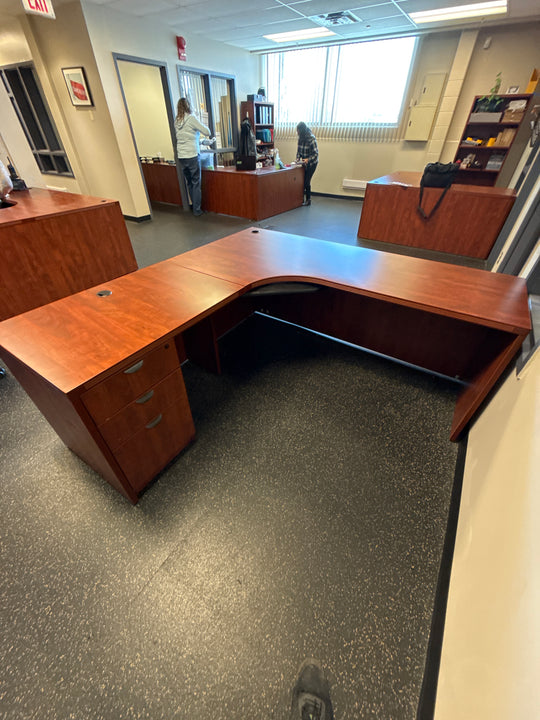 L-Shape Desk w/BBF Ped