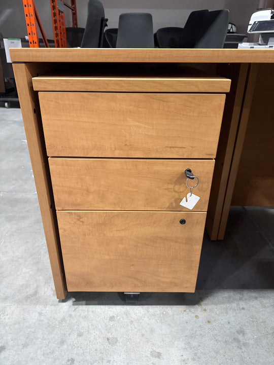 L-Shape Desk w/Mobile BBF Ped