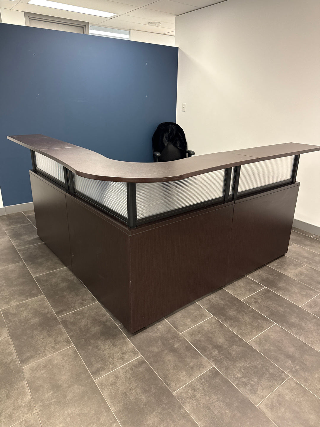 L-Shape Reception Desk w/2 BF Peds
