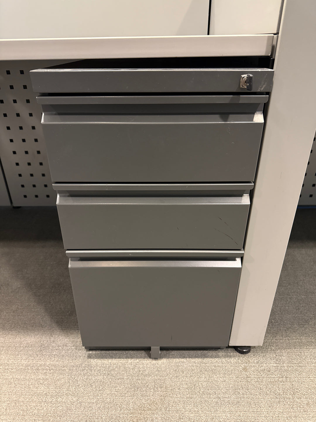 6' Benching Workstation w/BBF Ped