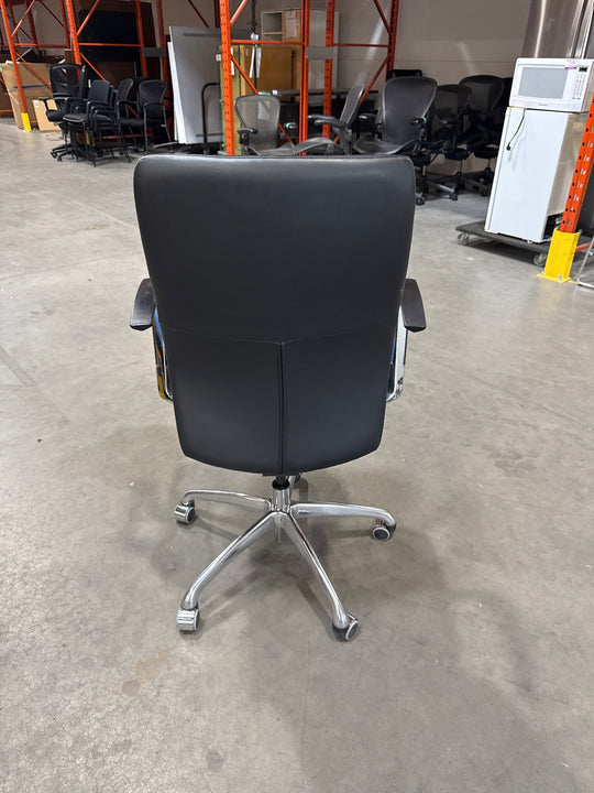 Keilhauer Tom Leather Meeting Chair