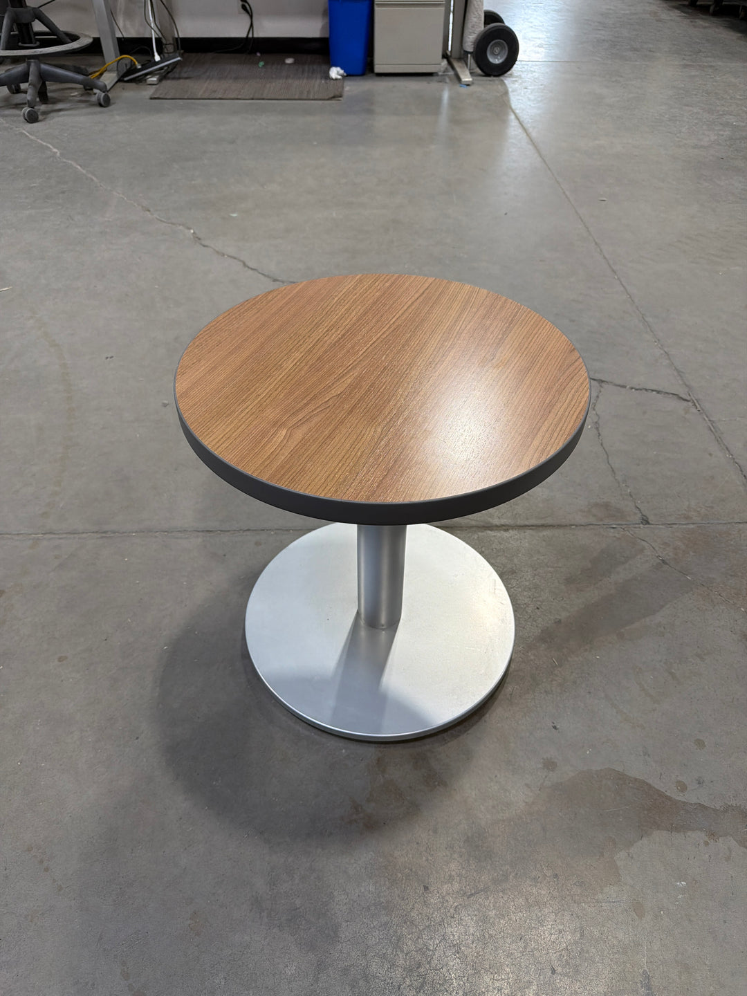 20” Round End Table