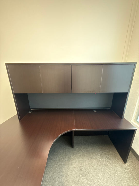 Bow Front L-Shape Desk w/Hutch and BBF Ped (Chip On Hutch Door)