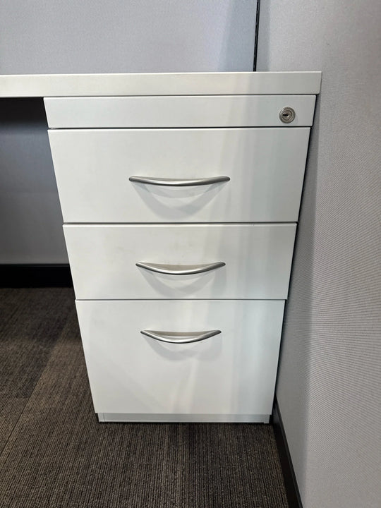 4' Steelcase Kick Touchdown Station w/BBF Ped