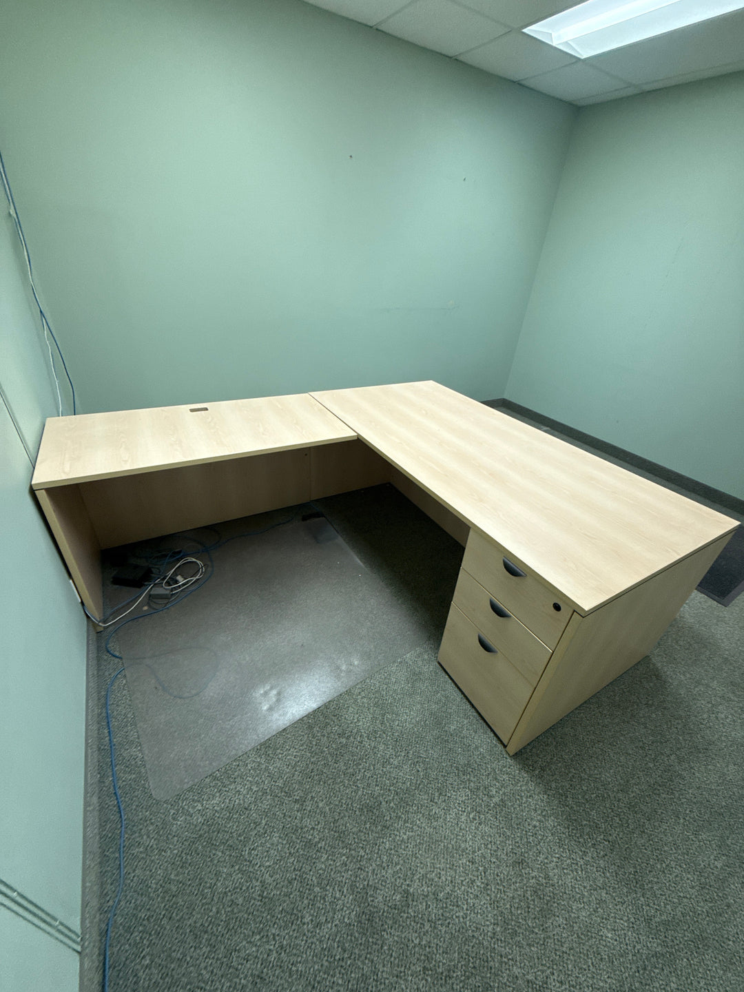 L-Shape Desk w/BBF Ped