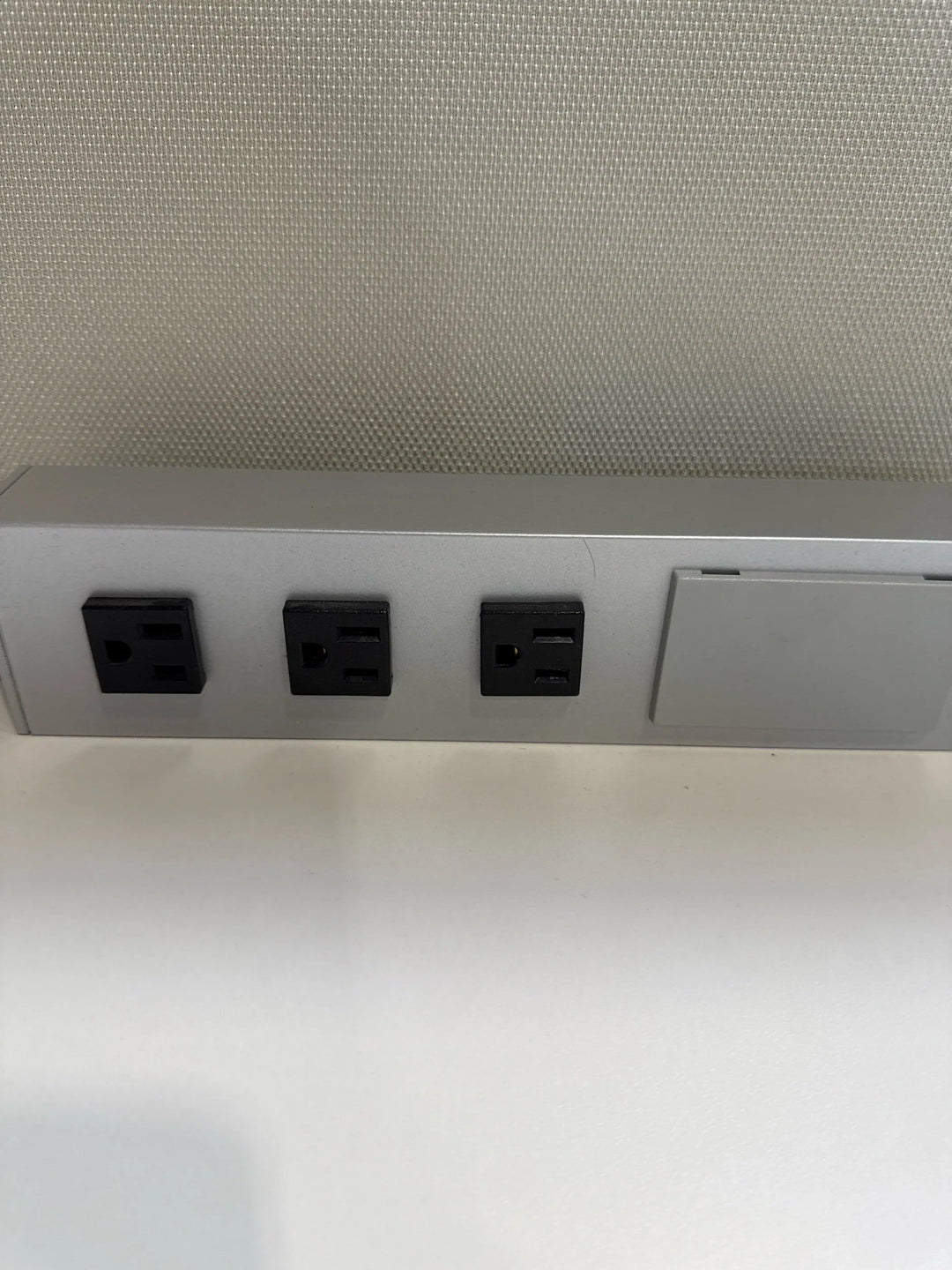 6' x 6' Teknion L-Shape Workstation w/BBF and 2 High Lateral